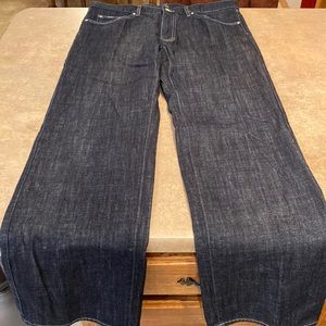 Mens Hugo Boss jeans size pics for measurements.  no tags inseam measures 33”